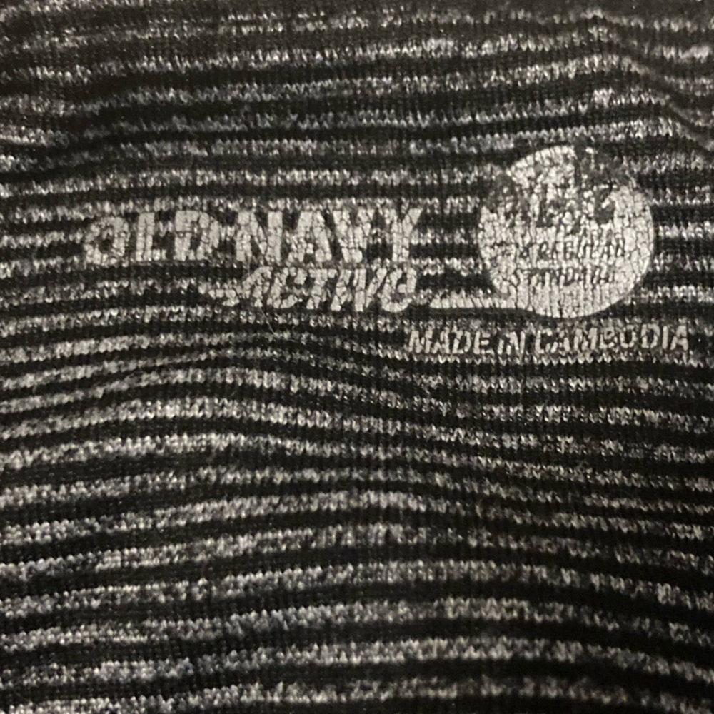 💎 (4/$30) Sz XL Old Navy Active OS Grey Capri Leggings - Picture 7 of 8